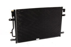 Klimatizačný kondenzátor 8E0260403B 22600746801 Audi A4 A6 Vika