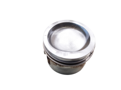Piest motora B 7700113638 2.0 8V F3R Renault 1021