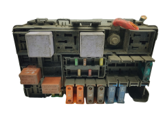 Skrinka poistiek Renault 8200276460 55RDIU109 LEAR