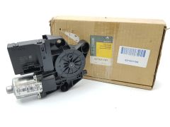Motor zdvíhacieho mechanizmu okna Pravý Zadný Originál Renault Scenic 3 827303178R