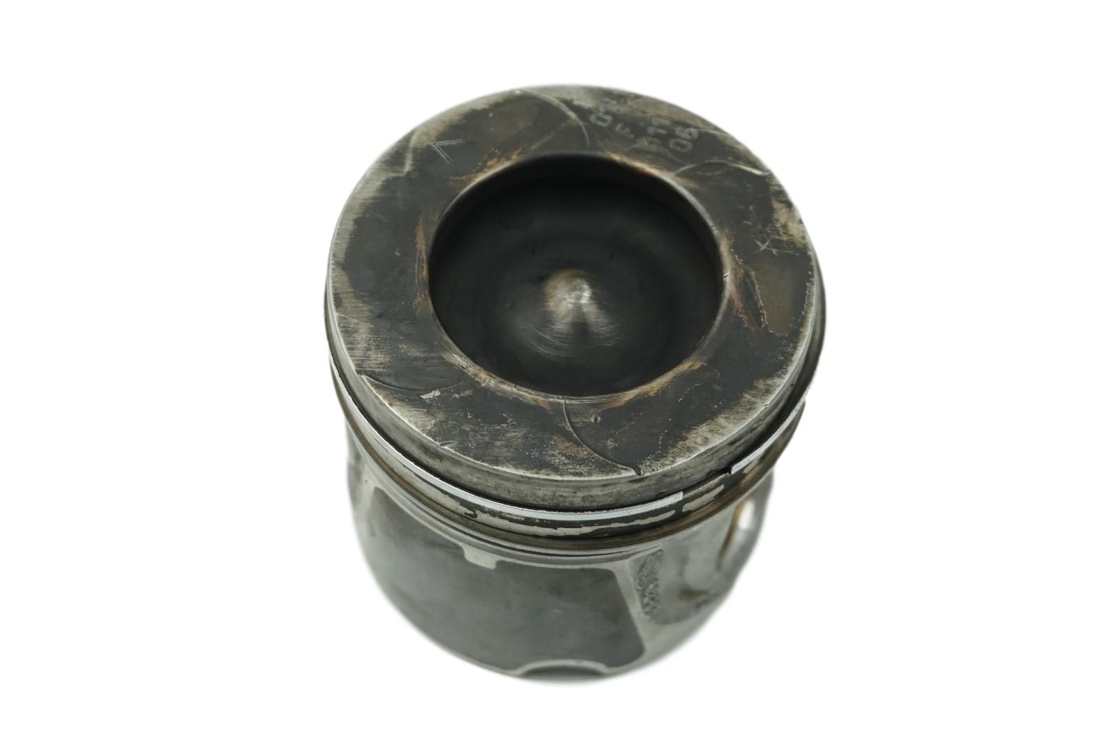 Piest motora F 7701477817 2,0 dci M9R Renault main product photo