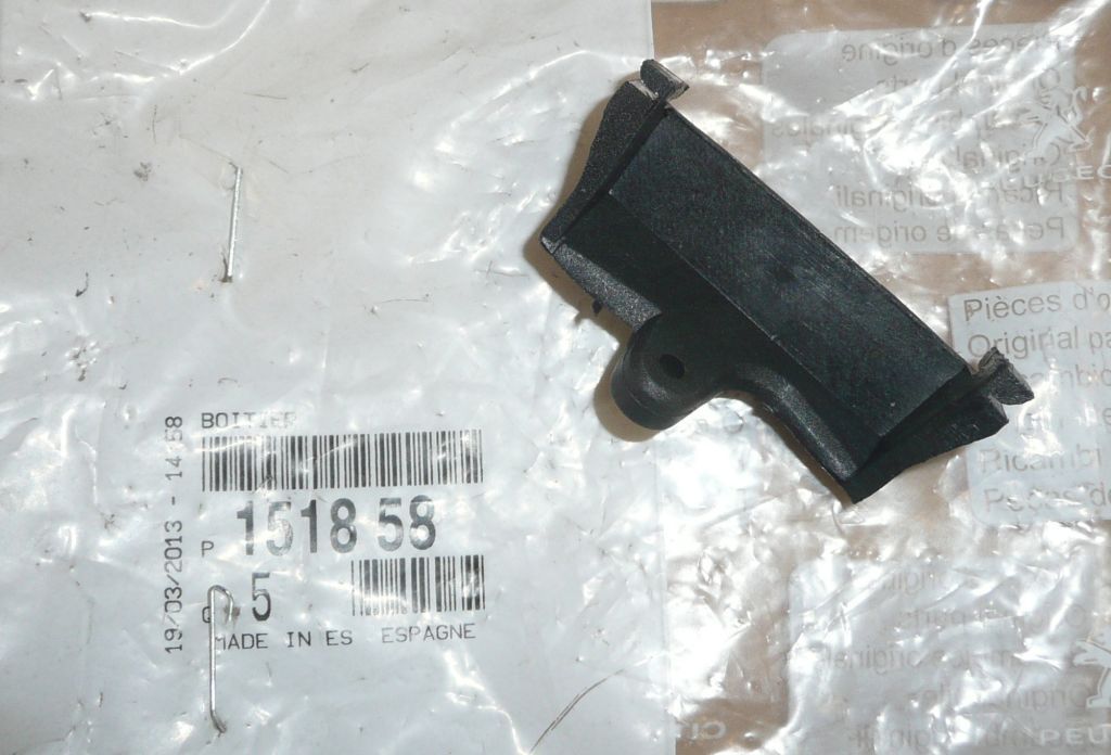 Konzola Wlewu Paliwa Nový Originál 1518.58 151858 Citroen Xsara Picasso main product photo